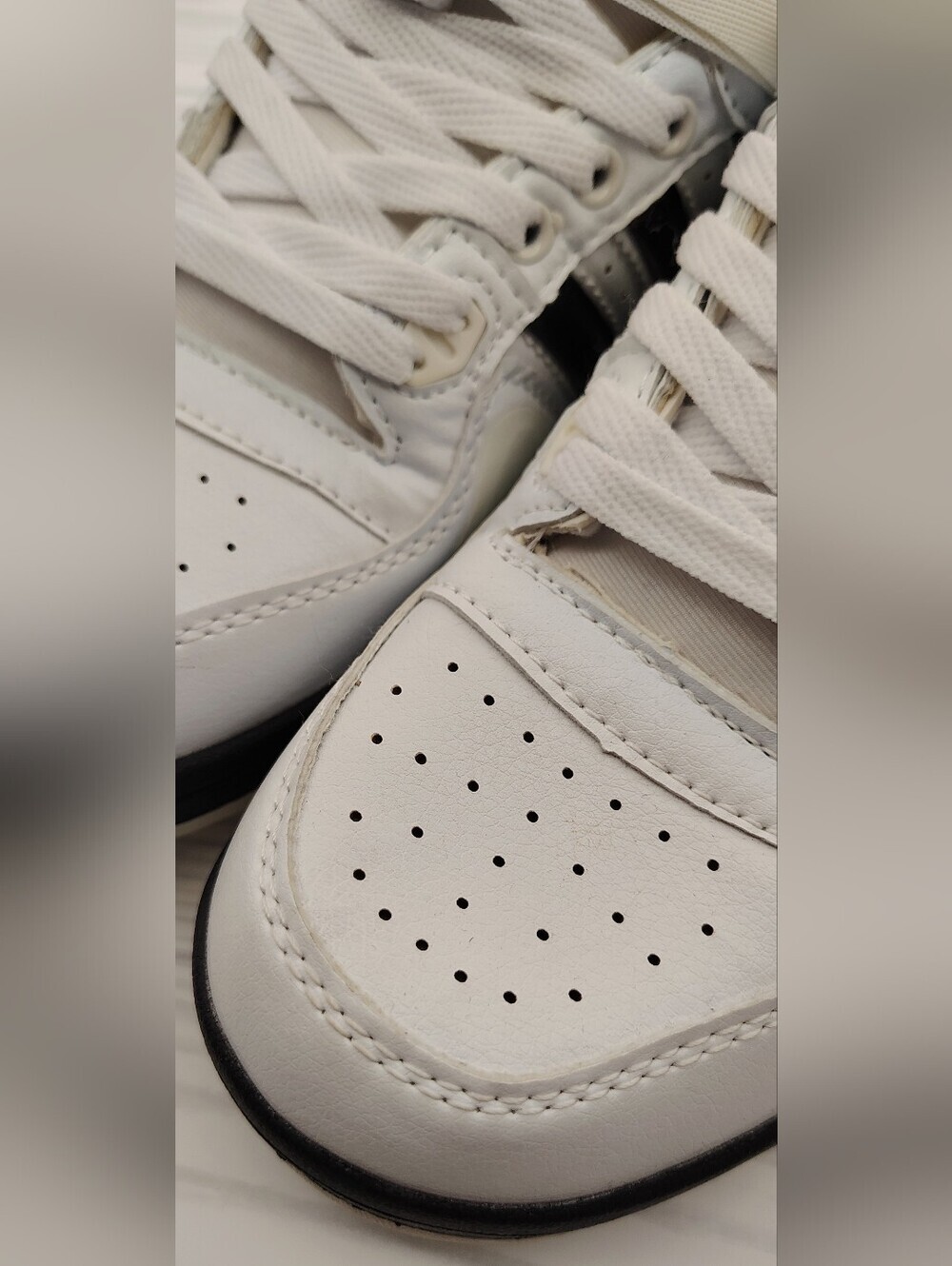Adidas White & Black High-Top Retro Sneake Size 8.5 Men's - Picture 8 of 16